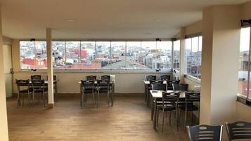 Petit déjeuner buffet compris tous les jours