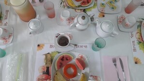 매일 현지식 아침 식사 유료