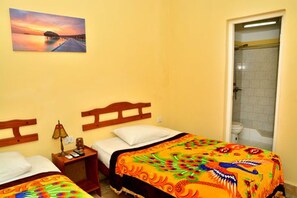 Familien-Vierbettzimmer, 2 Queen-Betten, Nichtraucher | 3 Schlafzimmer, Minibar, individuell dekoriert, individuell eingerichtet