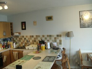 Apartamento, 2 quartos | Cozinha privada | Geladeira, micro-ondas, cooktop, máquina de café expresso