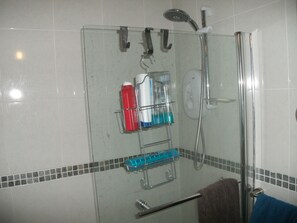 Apartment, 2 Bedrooms | Bathroom shower