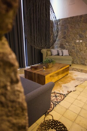 50-inch TV with satellite channels, streaming services - Hotel Boutique Camino del Bosque by Rotamundos (San Pedro Cholula)