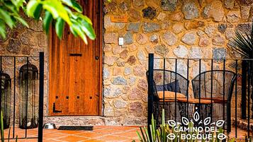 Vista frontal de la propiedad