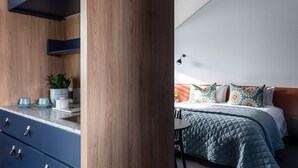 Suite, 1 habitación, vistas al jardín | Ropa de cama de alta calidad y edredones de plumas