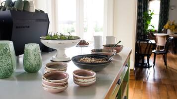 Daily full breakfast (AUD 25 per person)