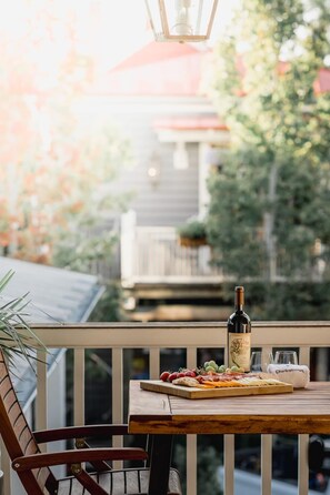 Outdoor dining - Walk Everywhere! Stylish 3BR Penthouse w/ Views (Charleston)