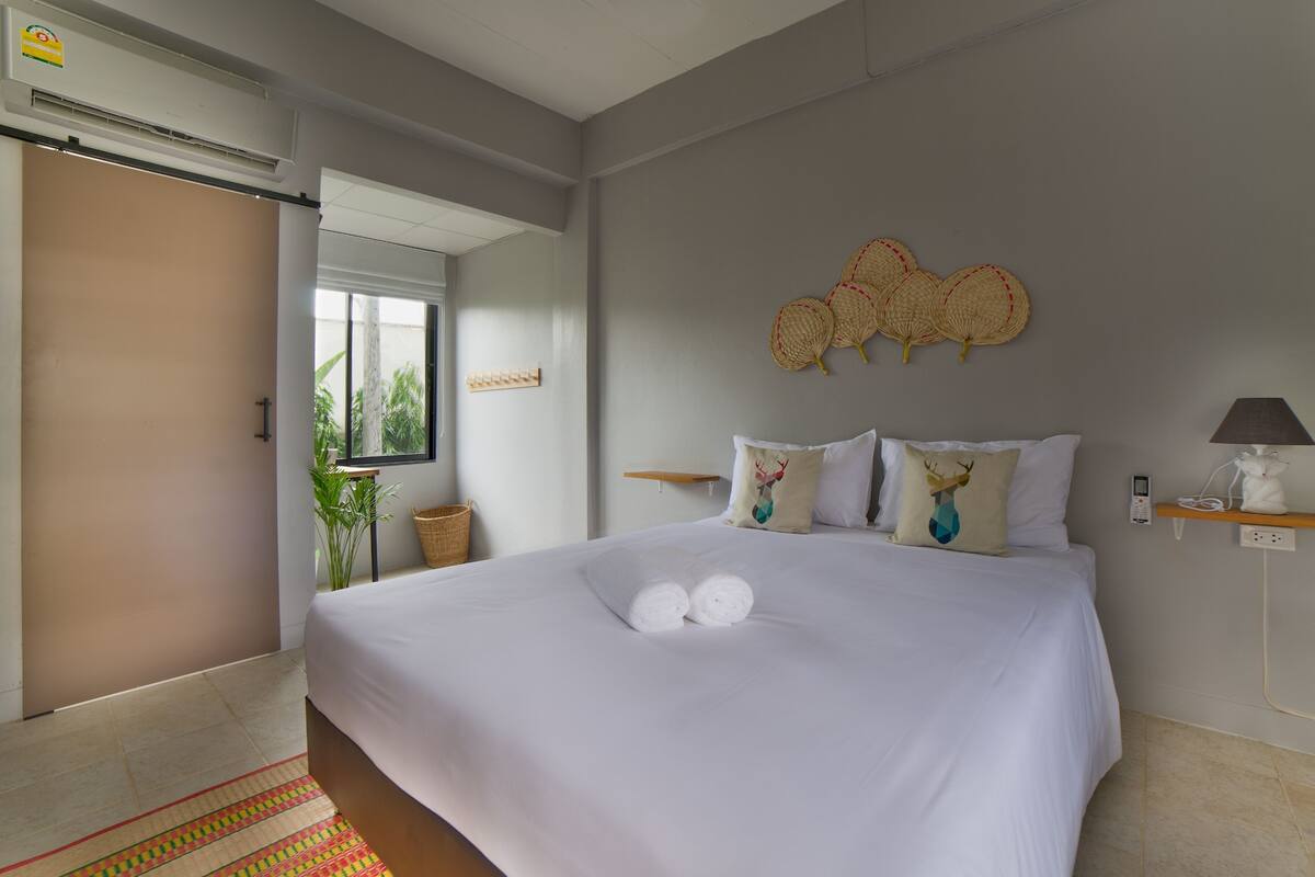 Double Room | Bathroom | Shower, free toiletries, slippers, towels