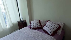 Kahden hengen economy-huone, 1 parisänky, tupakointi kielletty | Pimennysverhot, silitysrauta/-lauta, ilmainen Wi-Fi, vuodevaatteet