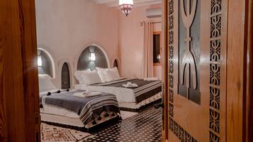 Familie suite, Meerdere bedden | 2 slaapkamers, lakens van Egyptisch katoen, luxe beddengoed