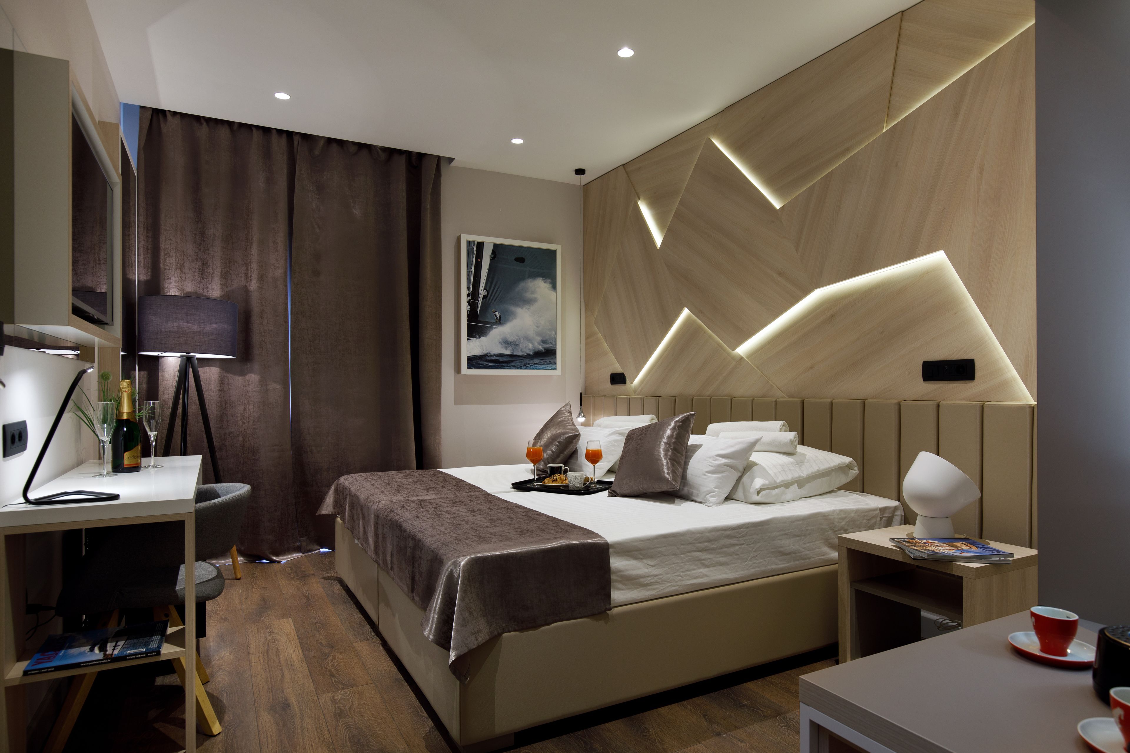 deluxe double room | premium bedding, down duvets, pillow-top beds, minibar