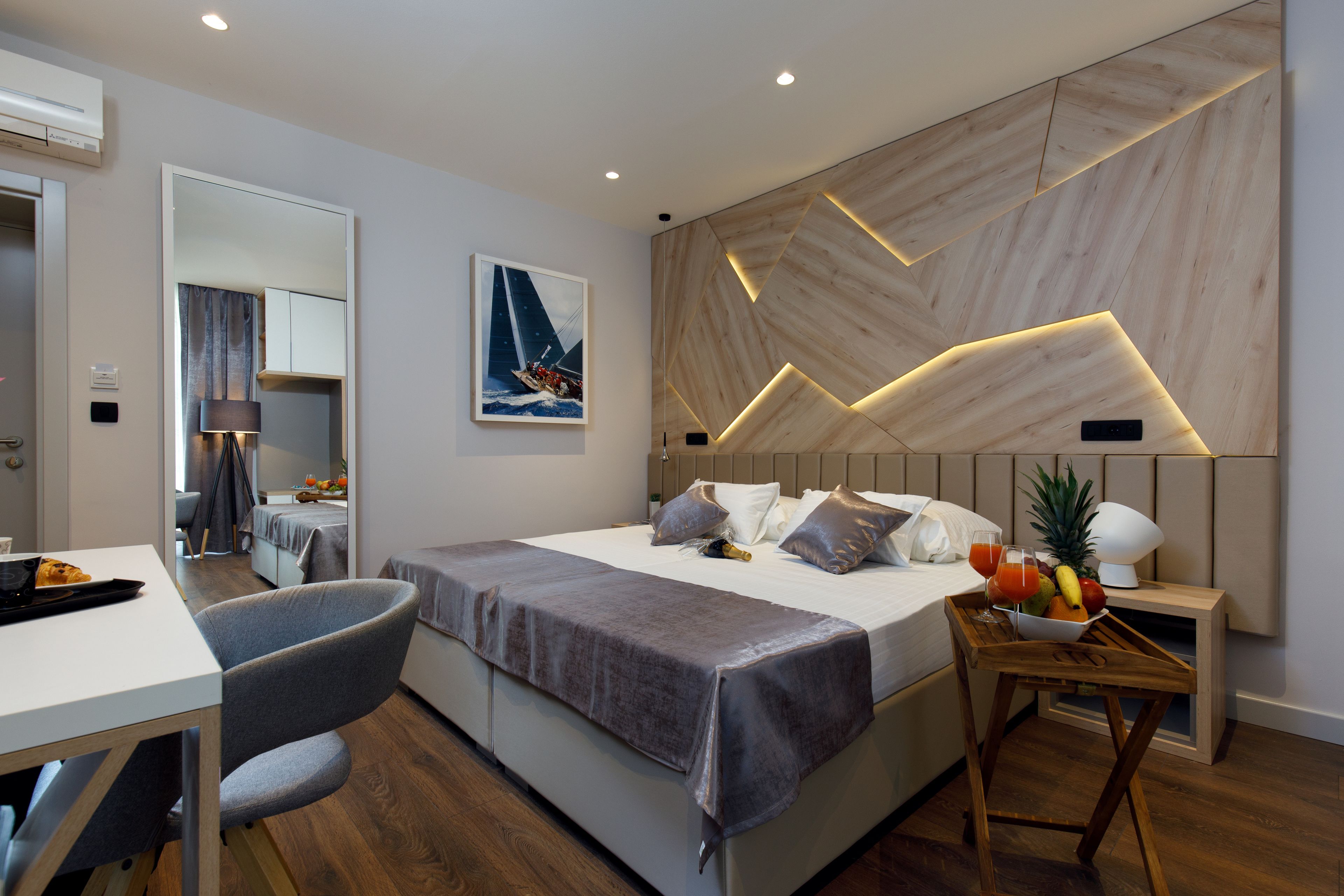 deluxe double or twin room, garden view | premium bedding, down duvets, pillow-top beds, minibar