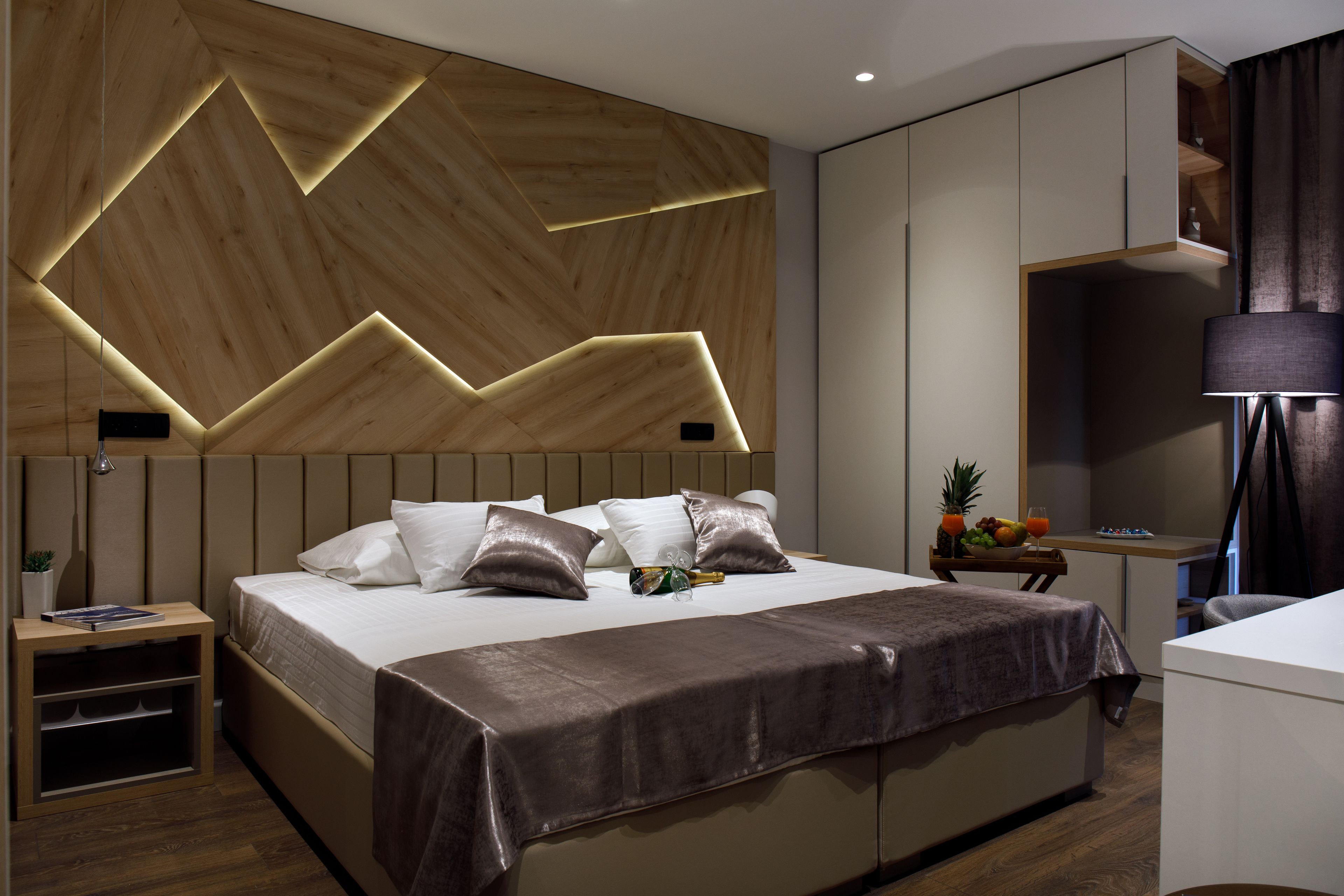 deluxe double or twin room, garden view | premium bedding, down duvets, pillow-top beds, minibar