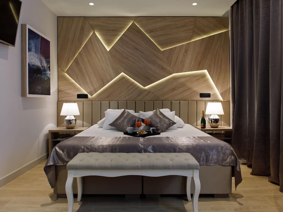 Premium bedding, down duvets, pillow-top beds, minibar