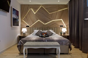 Superior Double Room, 1 King Bed | Premium bedding, down comforters, pillowtop beds, minibar