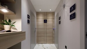 A modern hallway with a marble floor, wooden doors, and a potted plant. - Sailor Boutique Rooms (Split)