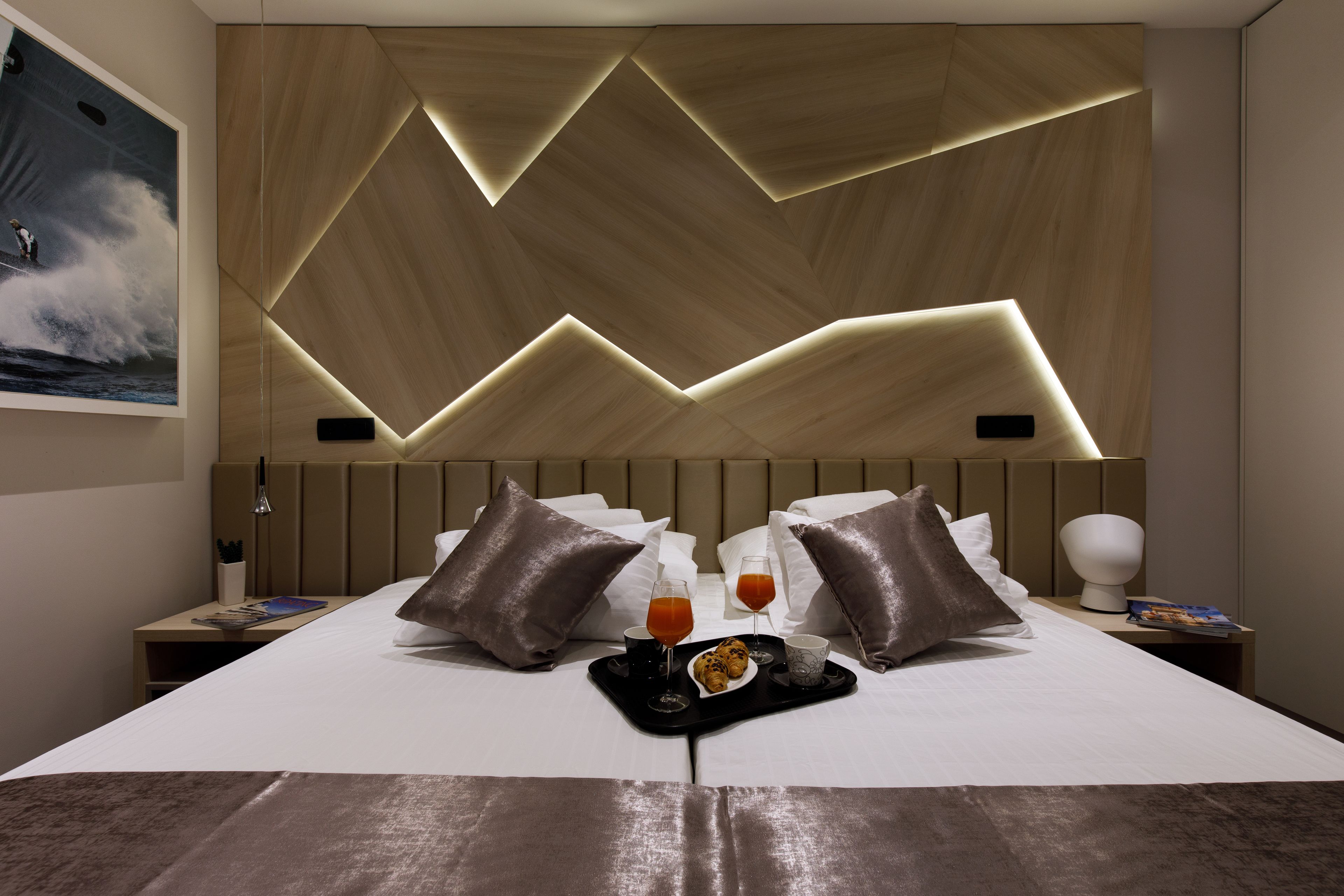 deluxe double room | premium bedding, down duvets, pillow-top beds, minibar