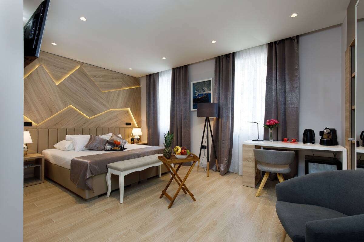 Superior Double Room, 1 King Bed | Premium bedding, down comforters, pillowtop beds, minibar