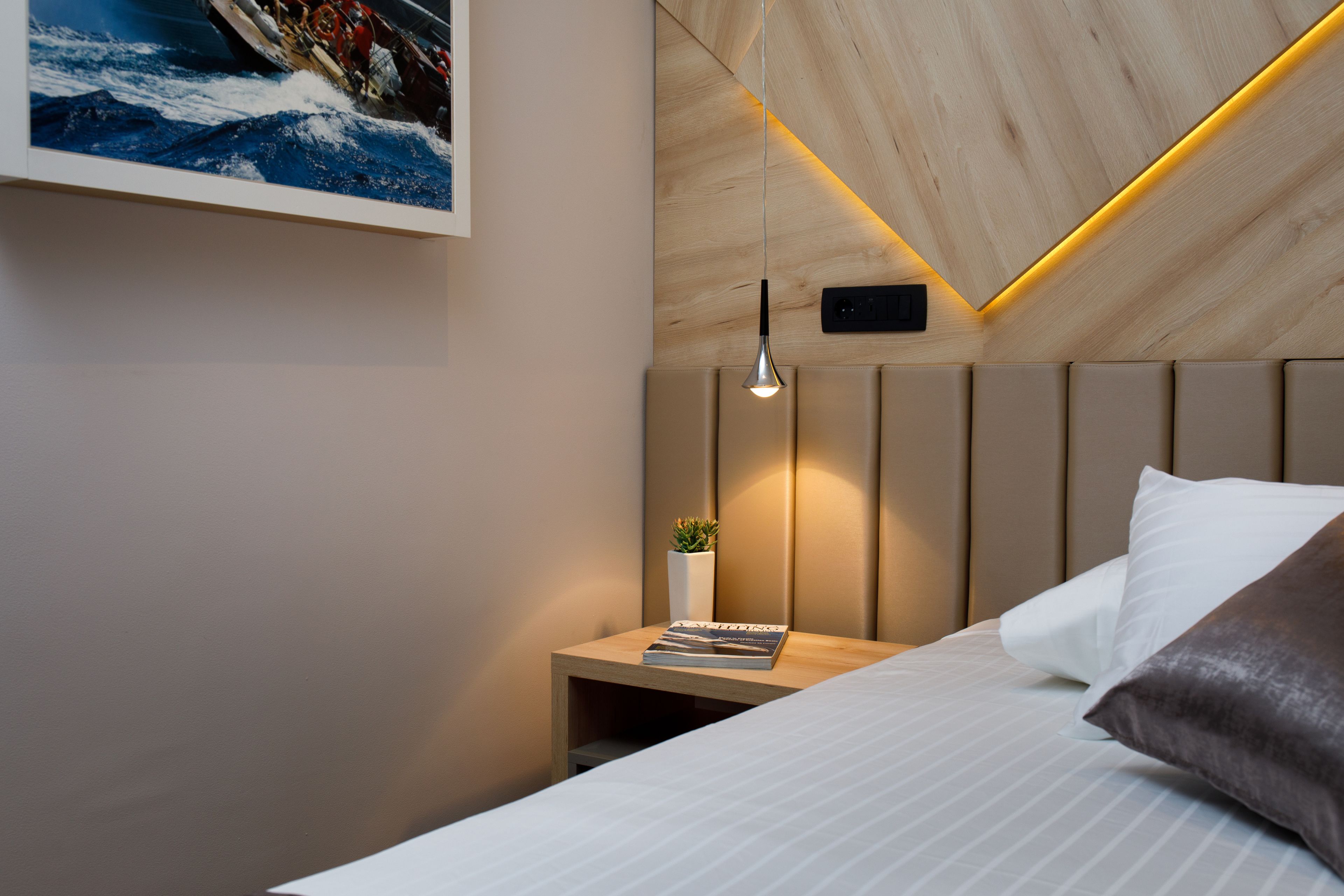 deluxe double or twin room, garden view | premium bedding, down duvets, pillow-top beds, minibar