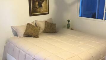 Chambre Simple Exclusive, 1 lit double | Fer et planche Ă repasser, Wi-Fi gratuit, draps fournis