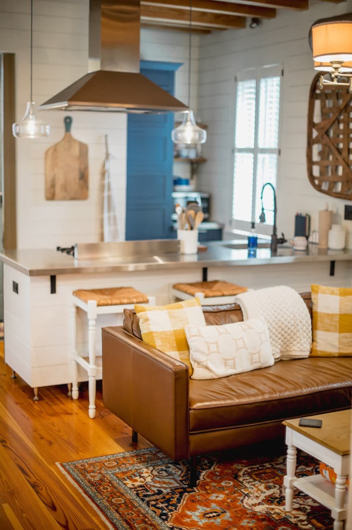 King Bed Suite | Walk To King St & Musc | Private Porch | Downtown Charleston - Charleston, SC