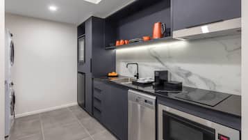 Luxury Apart Daire, 2 Yatak Odası, 2 Banyolu | Özel mutfak | Espresso kahve makinesi, kahve/çay makinesi, elektrikli su ısıtıcısı