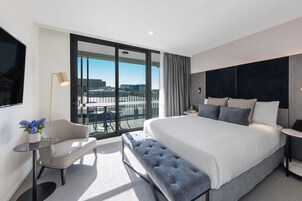 Ropa de cama de alta calidad, colchones con pillow-top y minibar 