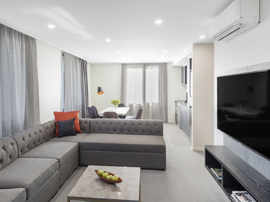 Luksushuoneisto, 2 makuuhuonetta, 2 kylpyhuonetta | Ylelliset vuodevaatteet, pillowtop-patjalliset sängyt, minibaari