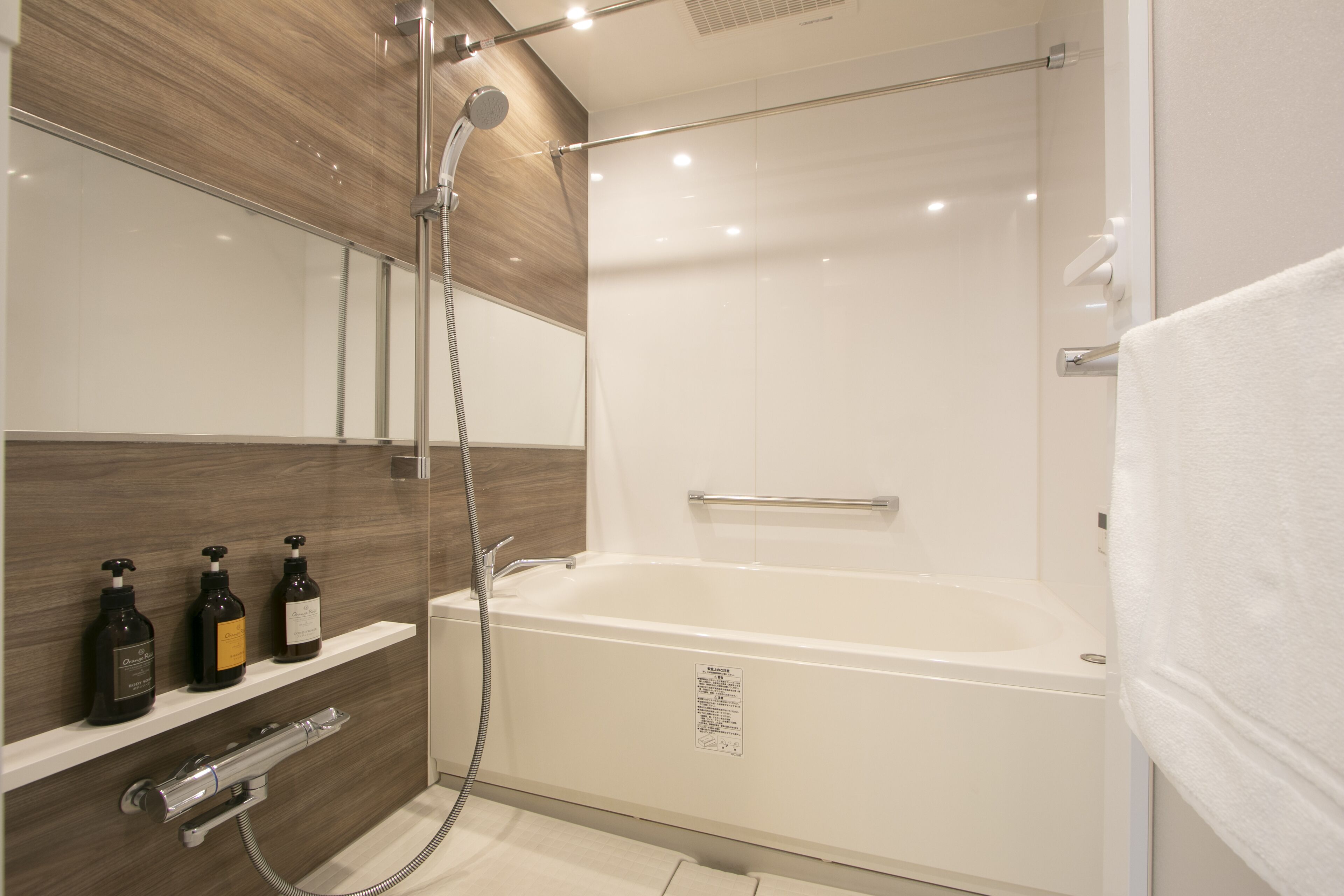 Quad Room | Bathroom | Separate tub and shower, deep soaking tub, free toiletries, hair dryer