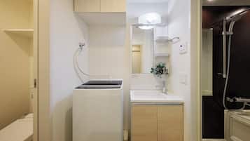 Double Room | Bathroom | Separate bathtub and shower, deep-soaking bathtub, free toiletries