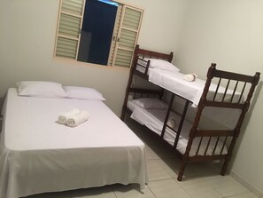 3 chambres, fer et planche Ă repasser, Wi-Fi, literie fournie