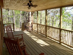 Terrace/patio - Cabin on the Hill-Peaceful 1BR 20-Acre Rural Retreat-HotTub&WiFi near Asheville (Hendersonville)