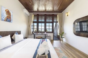 Suite Deluxe, vue montagne | Literie de qualité supérieure, bureau, rideaux occultants, Wi-Fi gratuit
