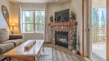 Télévision, cheminée