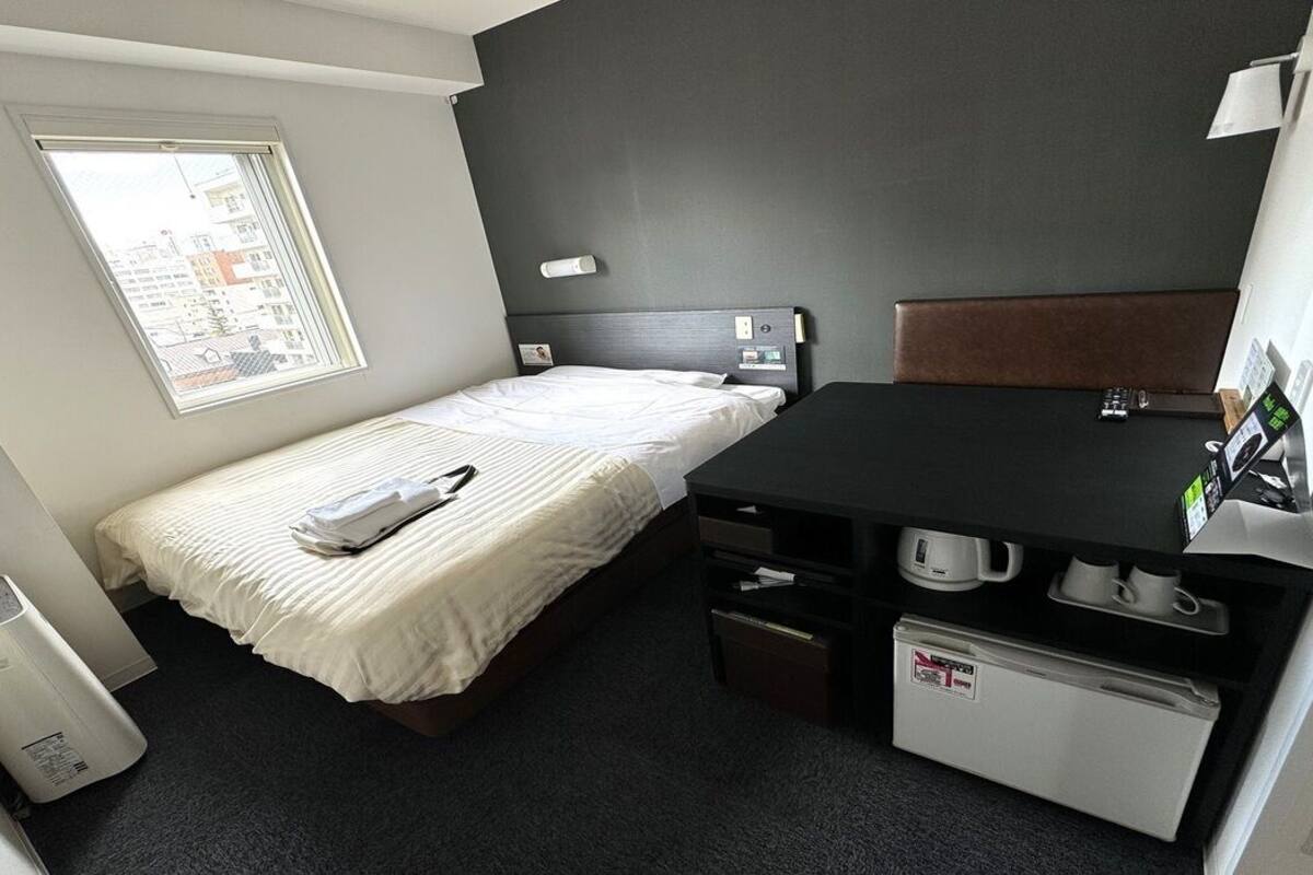 Een bureau, geluiddichte muren, gratis wifi