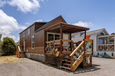 Crab Shack - Within walking distance to the local fishing and crab charters in the Noyo harbor