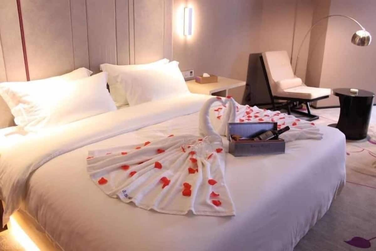 Habitación romántica doble | Escritorio, cortinas opacas, wifi gratis