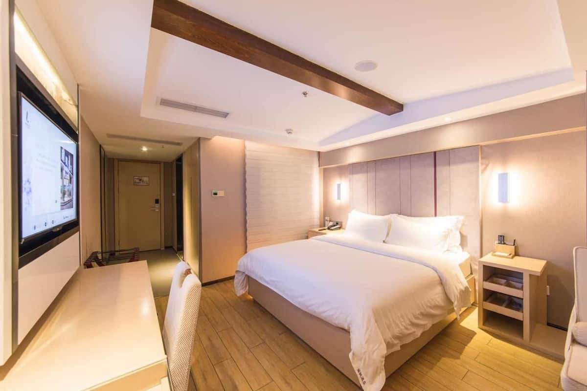 Desk, blackout curtains, free WiFi