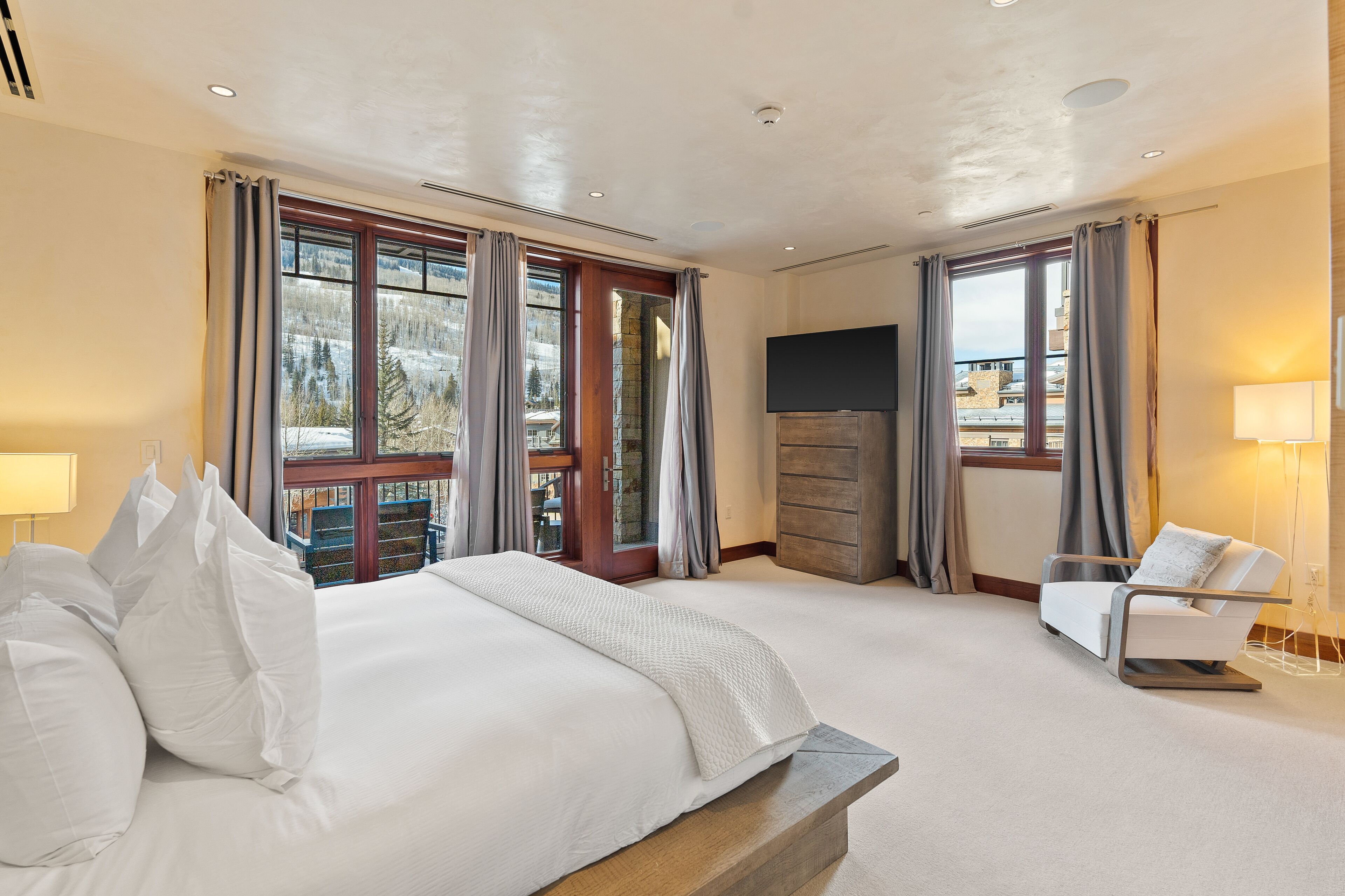 Solaris Residences 4Br+Den Mountain View: Unit 4D East