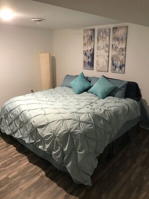 4 bedrooms, desk, iron/ironing board, free WiFi