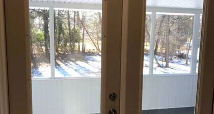 < Mile Bucknell, PSU -4br,2bth,2lr. Screened Sitting Porch