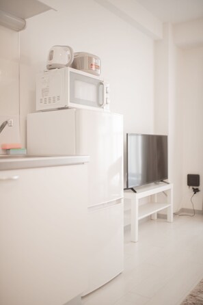 Fridge, microwave, stovetop, rice cooker - HATCH NAGAHORI 8th FLOOR (Osaka)