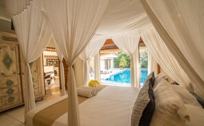 3 bedrooms, WiFi - Best Location! 3BD Villa, Central Seminyak! - 3Min Walk To Eat Street! W/Pool! (seminyak)
