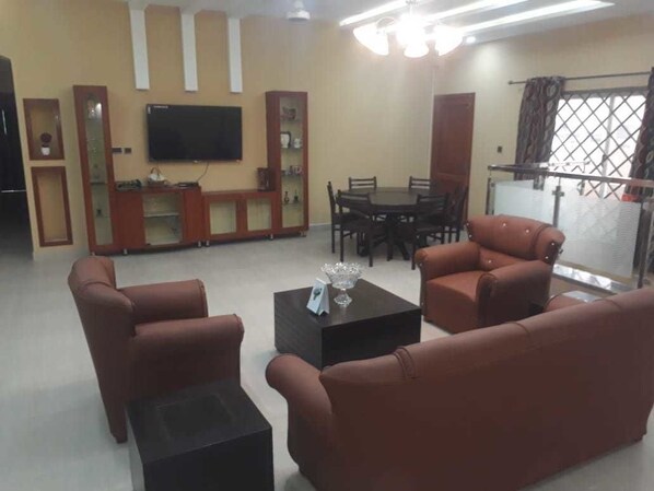 42-inch LCD TV with cable channels, TV, fireplace - Combat House (Rawalpindi)