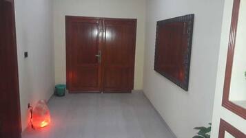 Basic Double Room, 1 Large Single Bed, Kitchen, Ground Floor | Front of property
