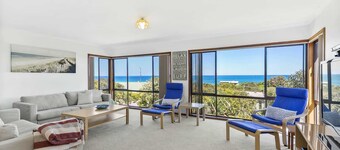 Moggs View I Walk to Beach