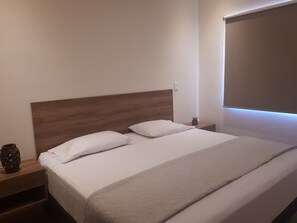 3 slaapkamers, een strijkplank/strijkijzer, wifi, beddengoed