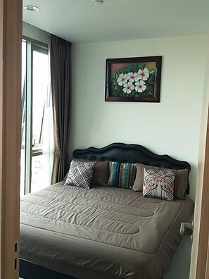 Deluxe Condo, Partial Sea View