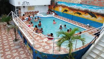 3 albercas al aire libre