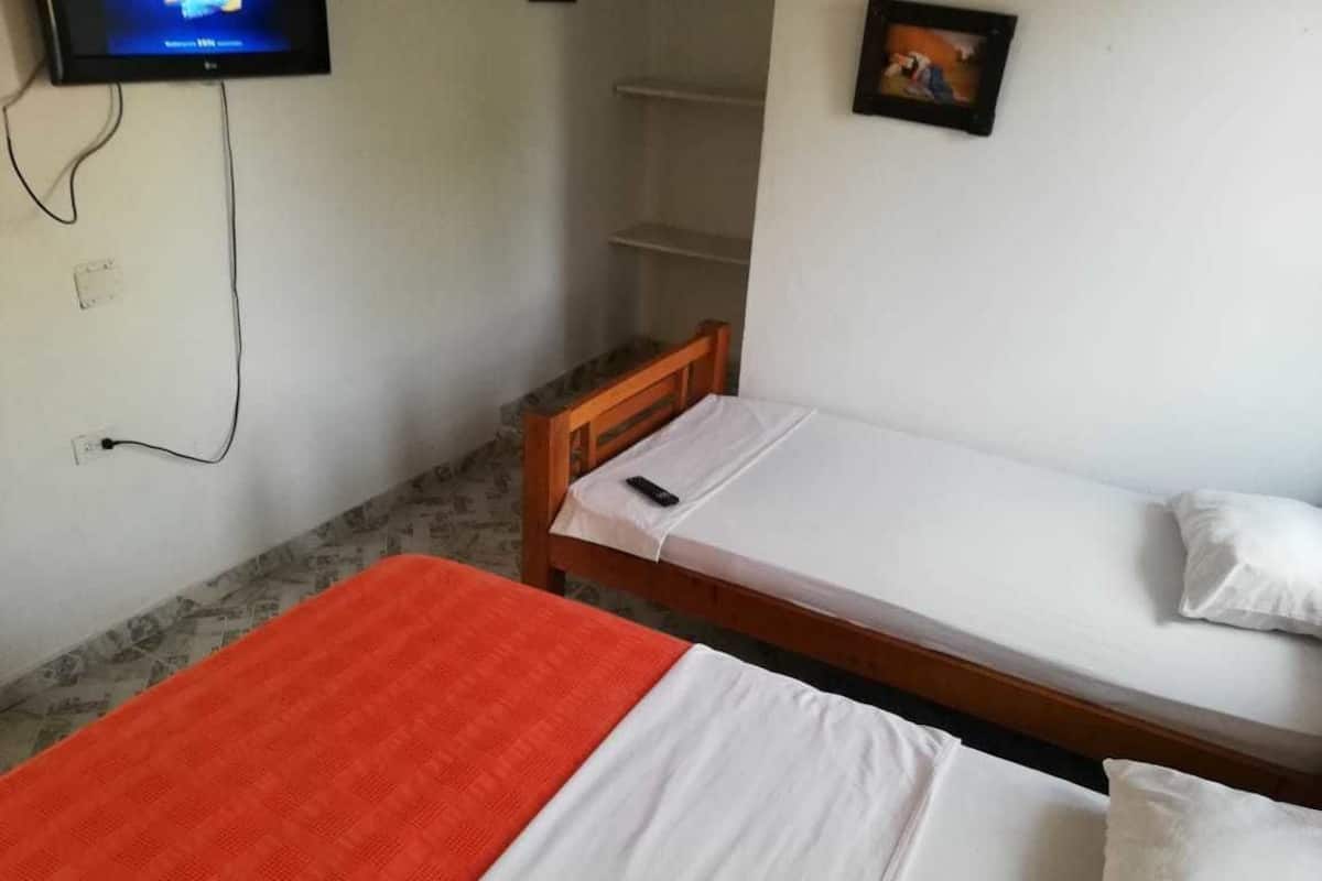 Basic Double Room, 1 Double Bed, Pool View (With Fan) | Bộ đồ giường kháng dị ứng, nệm Tempur-Pedic, màn/rèm cản sáng