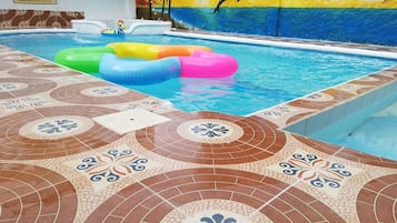 3 albercas al aire libre